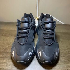 2020
Yeezy Boost 700 MNVN 'Triple Black'